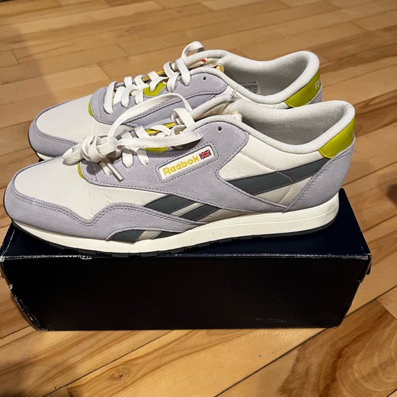 Reebok Classic - Picture 1 of 4